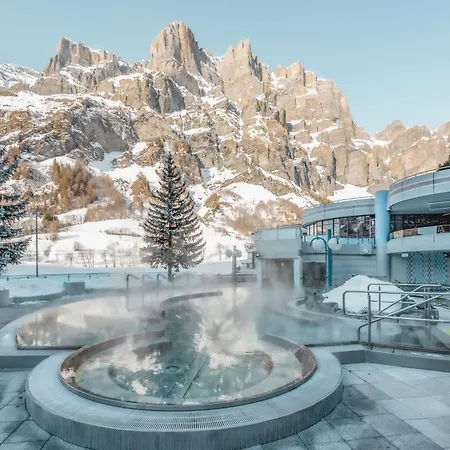 Walliserhof-leukerbad-therme ホテル 3*