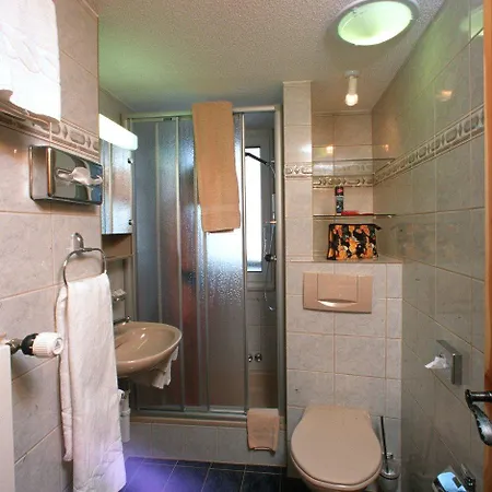 Walliserhof-leukerbad-therme ホテル ロイカーバード